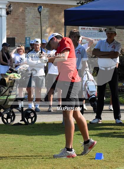 Thumbnail 3 in UIL 2A Boys Golf Finals photogallery.