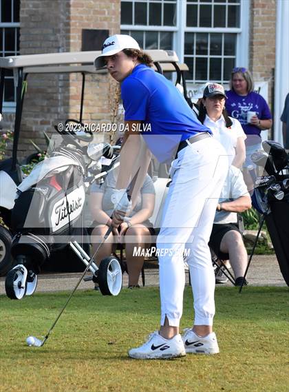 Thumbnail 1 in UIL 2A Boys Golf Finals photogallery.