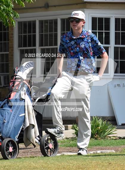 Thumbnail 1 in UIL 2A Boys Golf Finals photogallery.