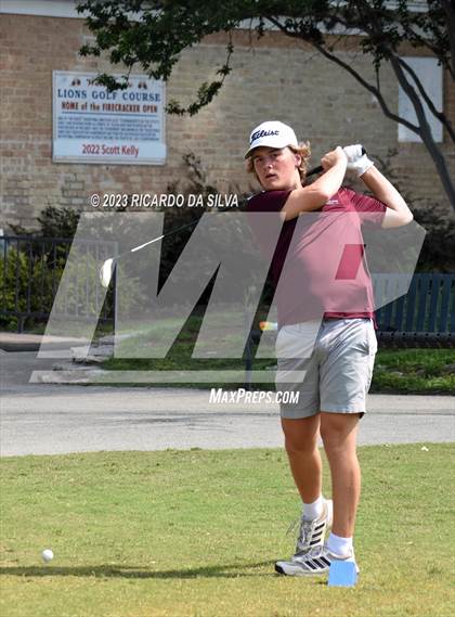 Thumbnail 2 in UIL 2A Boys Golf Finals photogallery.
