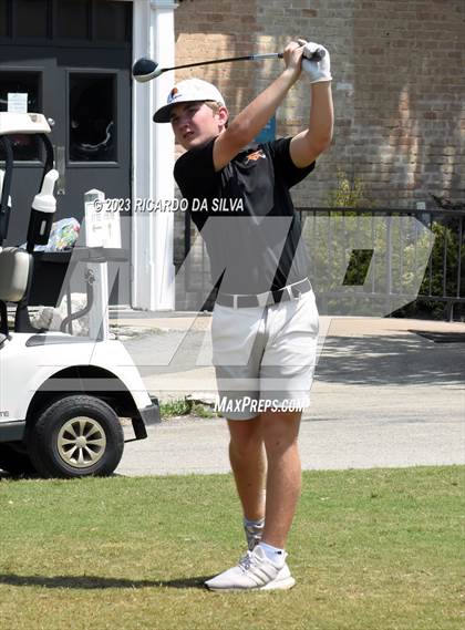 Thumbnail 1 in UIL 2A Boys Golf Finals photogallery.