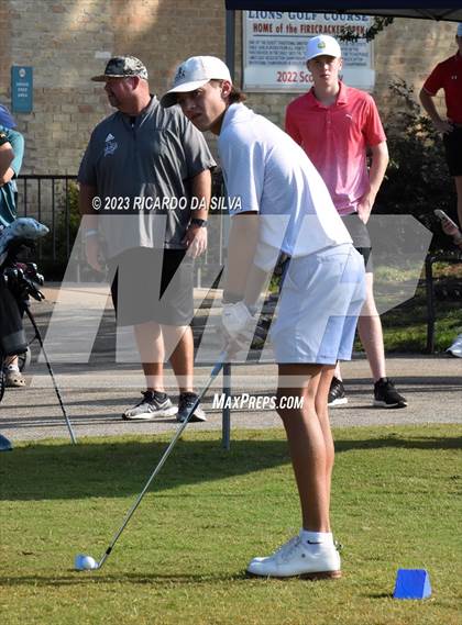 Thumbnail 1 in UIL 2A Boys Golf Finals photogallery.