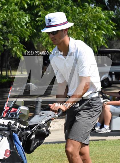 Thumbnail 3 in UIL 2A Boys Golf Finals photogallery.