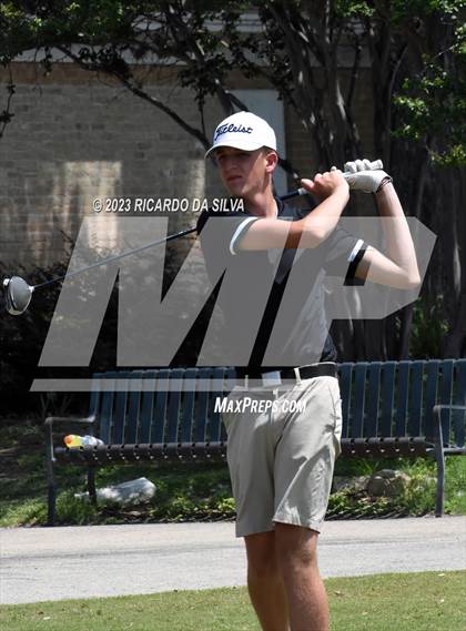 Thumbnail 3 in UIL 2A Boys Golf Finals photogallery.