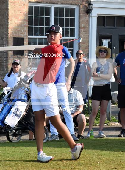 Thumbnail 1 in UIL 2A Boys Golf Finals photogallery.