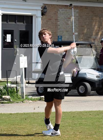 Thumbnail 1 in UIL 2A Boys Golf Finals photogallery.