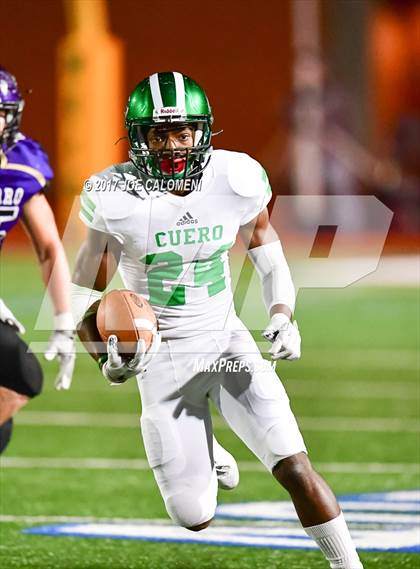 Thumbnail 2 in Cuero vs Navarro (UIL Class 4A-2 Region IV Third Round) photogallery.