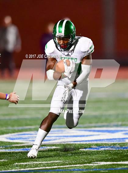 Thumbnail 3 in Cuero vs Navarro (UIL Class 4A-2 Region IV Third Round) photogallery.