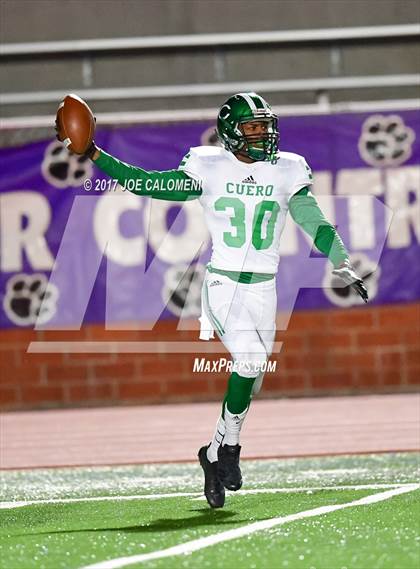 Thumbnail 3 in Cuero vs Navarro (UIL Class 4A-2 Region IV Third Round) photogallery.