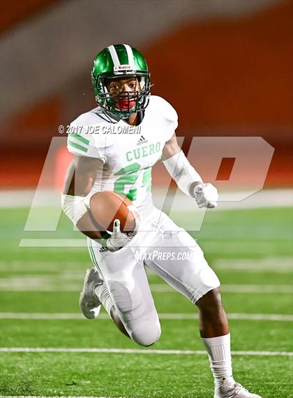 Thumbnail 3 in Cuero vs Navarro (UIL Class 4A-2 Region IV Third Round) photogallery.