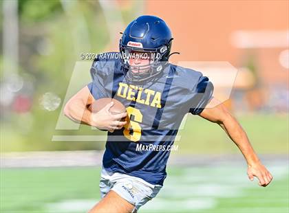 Thumbnail 2 in Oak Hill vs Delta (Grant County Scrimmage) photogallery.