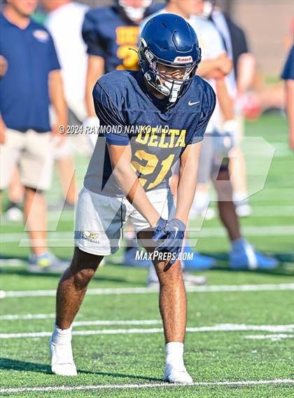 Thumbnail 2 in Oak Hill vs Delta (Grant County Scrimmage) photogallery.