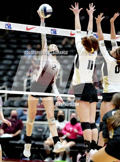 Thumbnail 1 in Crawford vs Iola (UIL 2A Final) photogallery.