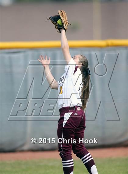 Thumbnail 2 in Nogales vs. Sabino (Tucson Badger Invitational) photogallery.