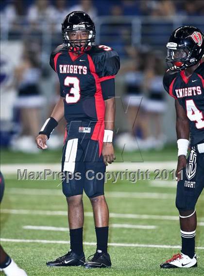 Thumbnail 1 in Georgetown vs. Harker Heights (Dave Campbell's Texas Football Classic) photogallery.