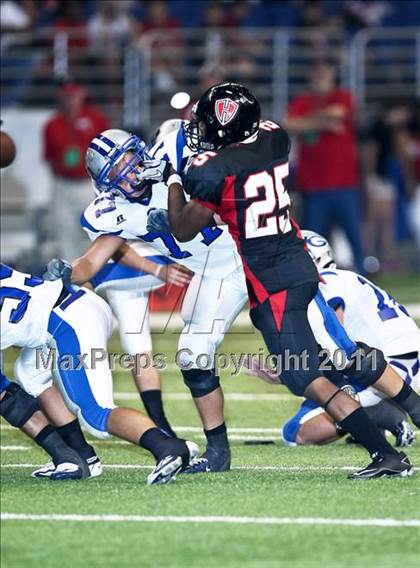 Thumbnail 3 in Georgetown vs. Harker Heights (Dave Campbell's Texas Football Classic) photogallery.