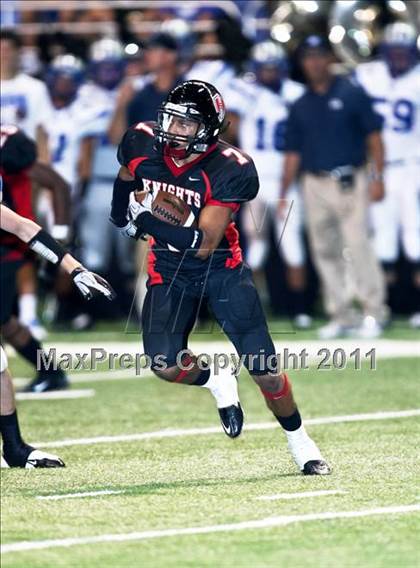 Thumbnail 1 in Georgetown vs. Harker Heights (Dave Campbell's Texas Football Classic) photogallery.