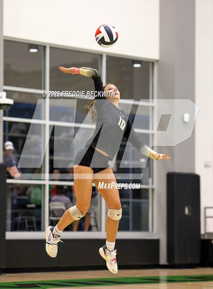 Thumbnail 3 in Whitewright vs. Alba-Golden photogallery.