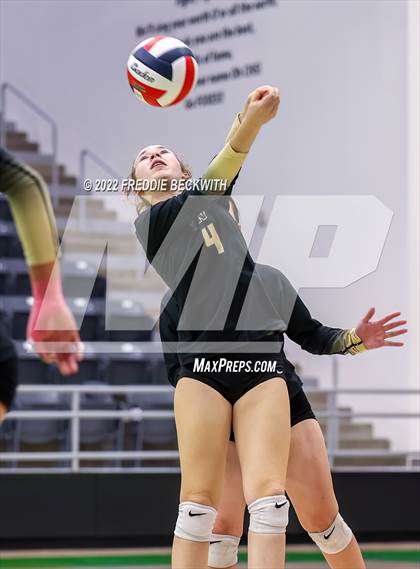 Thumbnail 3 in Whitewright vs. Alba-Golden photogallery.