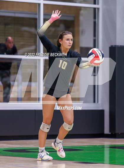 Thumbnail 3 in Whitewright vs. Alba-Golden photogallery.