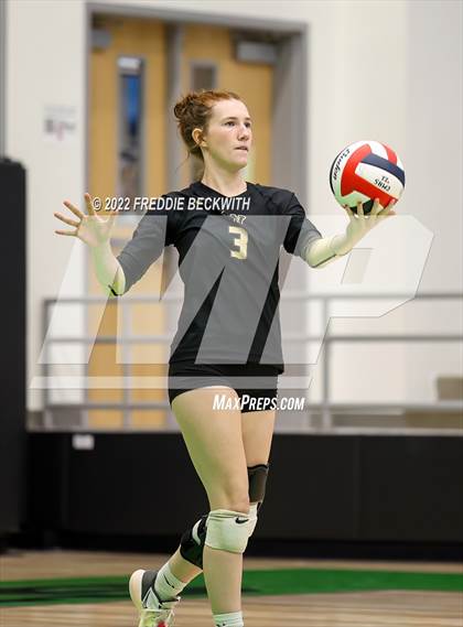 Thumbnail 3 in Whitewright vs. Alba-Golden photogallery.
