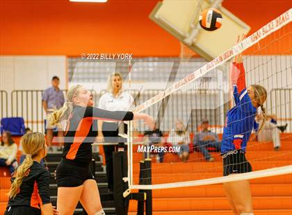 Thumbnail 1 in Grand Saline vs Prairiland photogallery.