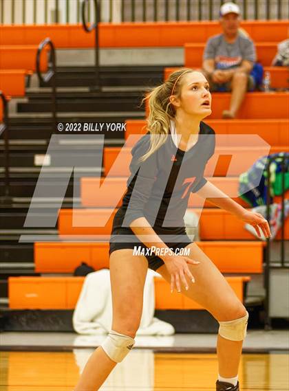 Thumbnail 2 in Grand Saline vs Prairiland photogallery.