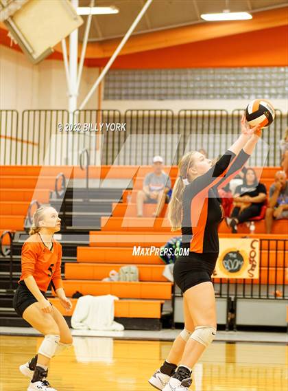 Thumbnail 2 in Grand Saline vs Prairiland photogallery.
