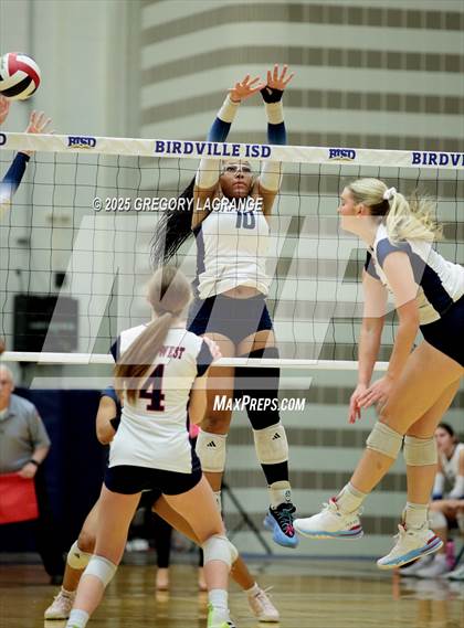 Thumbnail 2 in Flower Mound vs Northwest (UIL 6A D2 Volleyball Region Semi-Final) photogallery.