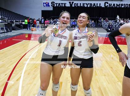 Thumbnail 1 in Davenport vs. Randall (UIL 4A Volleyball Final Medal Ceremony) photogallery.