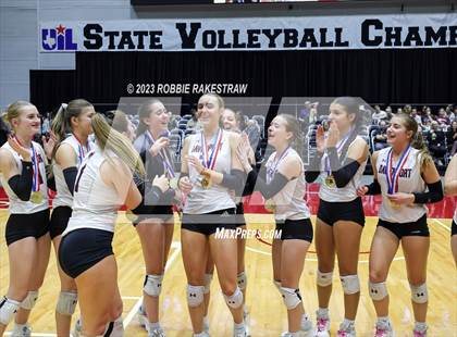 Thumbnail 2 in Davenport vs. Randall (UIL 4A Volleyball Final Medal Ceremony) photogallery.