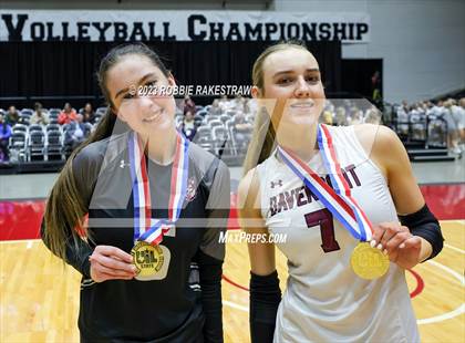 Thumbnail 2 in Davenport vs. Randall (UIL 4A Volleyball Final Medal Ceremony) photogallery.