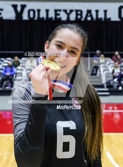 Thumbnail 3 in Davenport vs. Randall (UIL 4A Volleyball Final Medal Ceremony) photogallery.