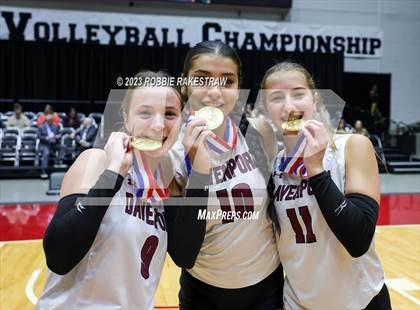 Thumbnail 3 in Davenport vs. Randall (UIL 4A Volleyball Final Medal Ceremony) photogallery.