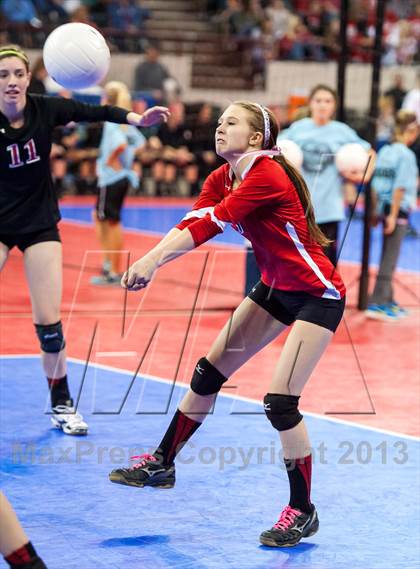 Thumbnail 2 in Montrose vs. Elizabeth (CHSAA 4A Pool 4) photogallery.