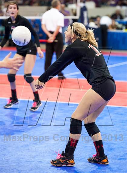 Thumbnail 1 in Montrose vs. Elizabeth (CHSAA 4A Pool 4) photogallery.