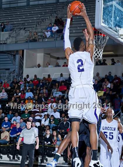 Thumbnail 3 in Lincoln vs. Estacado  photogallery.