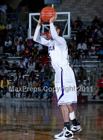 Thumbnail 2 in Lincoln vs. Estacado  photogallery.