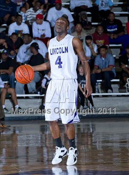 Thumbnail 2 in Lincoln vs. Estacado  photogallery.