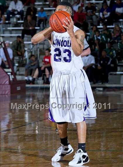 Thumbnail 3 in Lincoln vs. Estacado  photogallery.