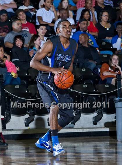 Thumbnail 2 in Lincoln vs. Estacado  photogallery.