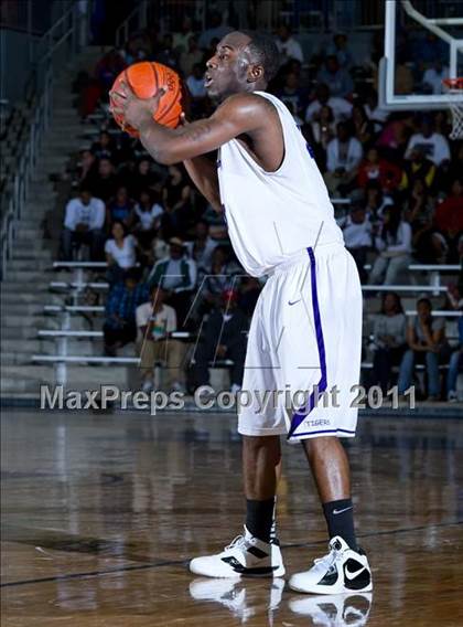 Thumbnail 3 in Lincoln vs. Estacado  photogallery.