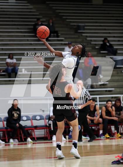Thumbnail 1 in Cypress Creek vs. Summer Creek (McDonald's Texas Invitational) photogallery.