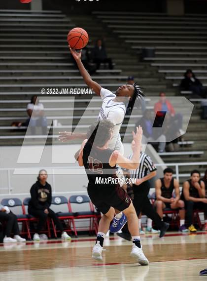 Thumbnail 2 in Cypress Creek vs. Summer Creek (McDonald's Texas Invitational) photogallery.