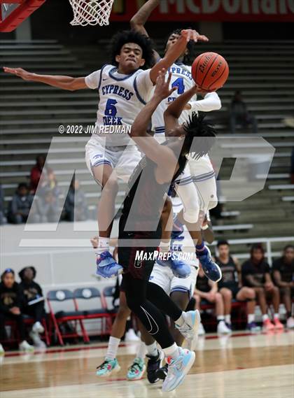 Thumbnail 2 in Cypress Creek vs. Summer Creek (McDonald's Texas Invitational) photogallery.