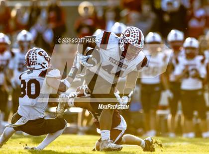 Thumbnail 3 in Portland vs. Vicksburg (MHSAA Div-4 Regional FINAL) photogallery.