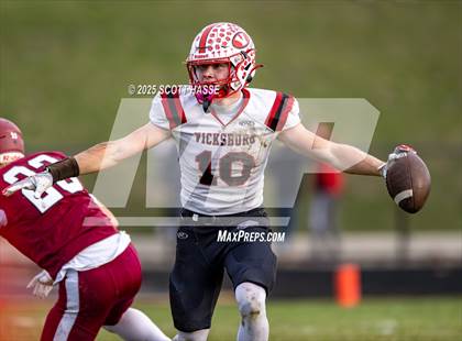 Thumbnail 3 in Portland vs. Vicksburg (MHSAA Div-4 Regional FINAL) photogallery.