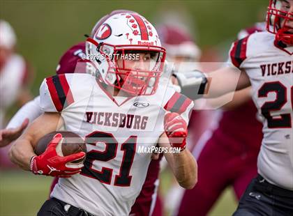 Thumbnail 3 in Portland vs. Vicksburg (MHSAA Div-4 Regional FINAL) photogallery.