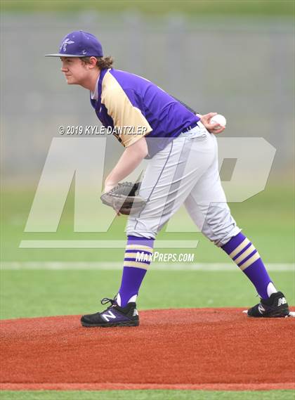 Thumbnail 2 in Alvarado vs Sweetwater (Krum Invitational) photogallery.