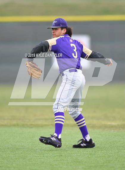 Thumbnail 3 in Alvarado vs Sweetwater (Krum Invitational) photogallery.